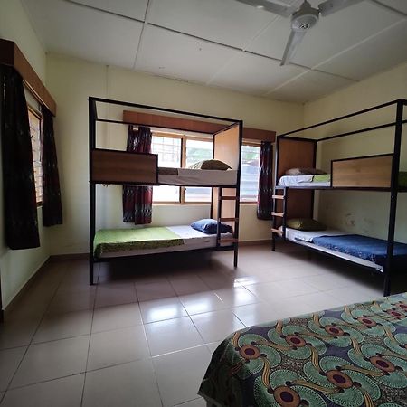 קומסי Tumi Hostel מראה חיצוני תמונה