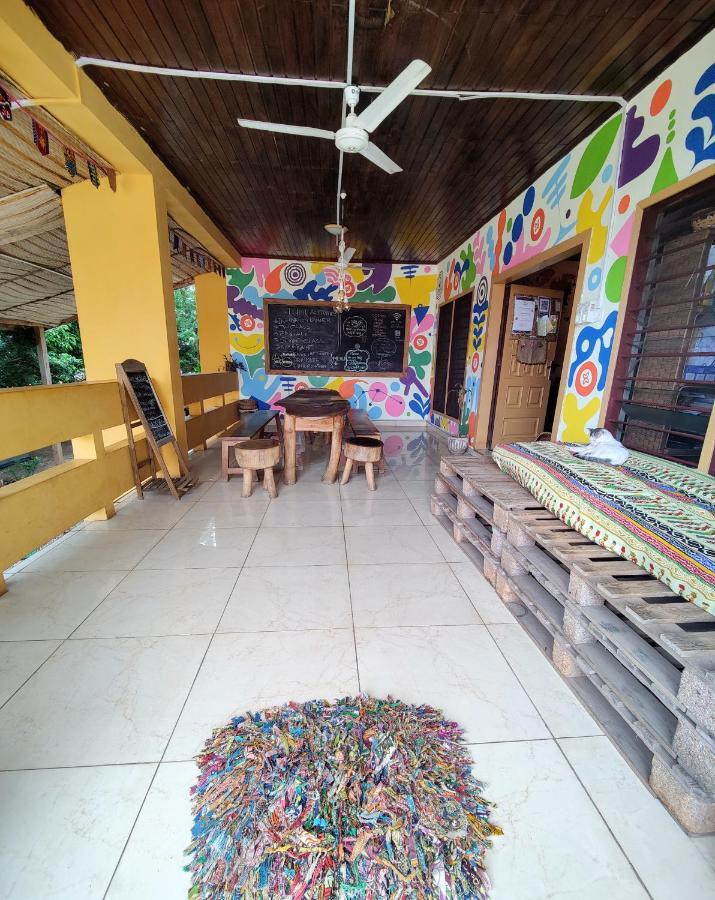 קומסי Tumi Hostel מראה חיצוני תמונה