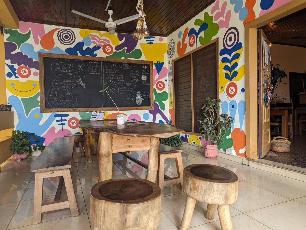 קומסי Tumi Hostel מראה חיצוני תמונה