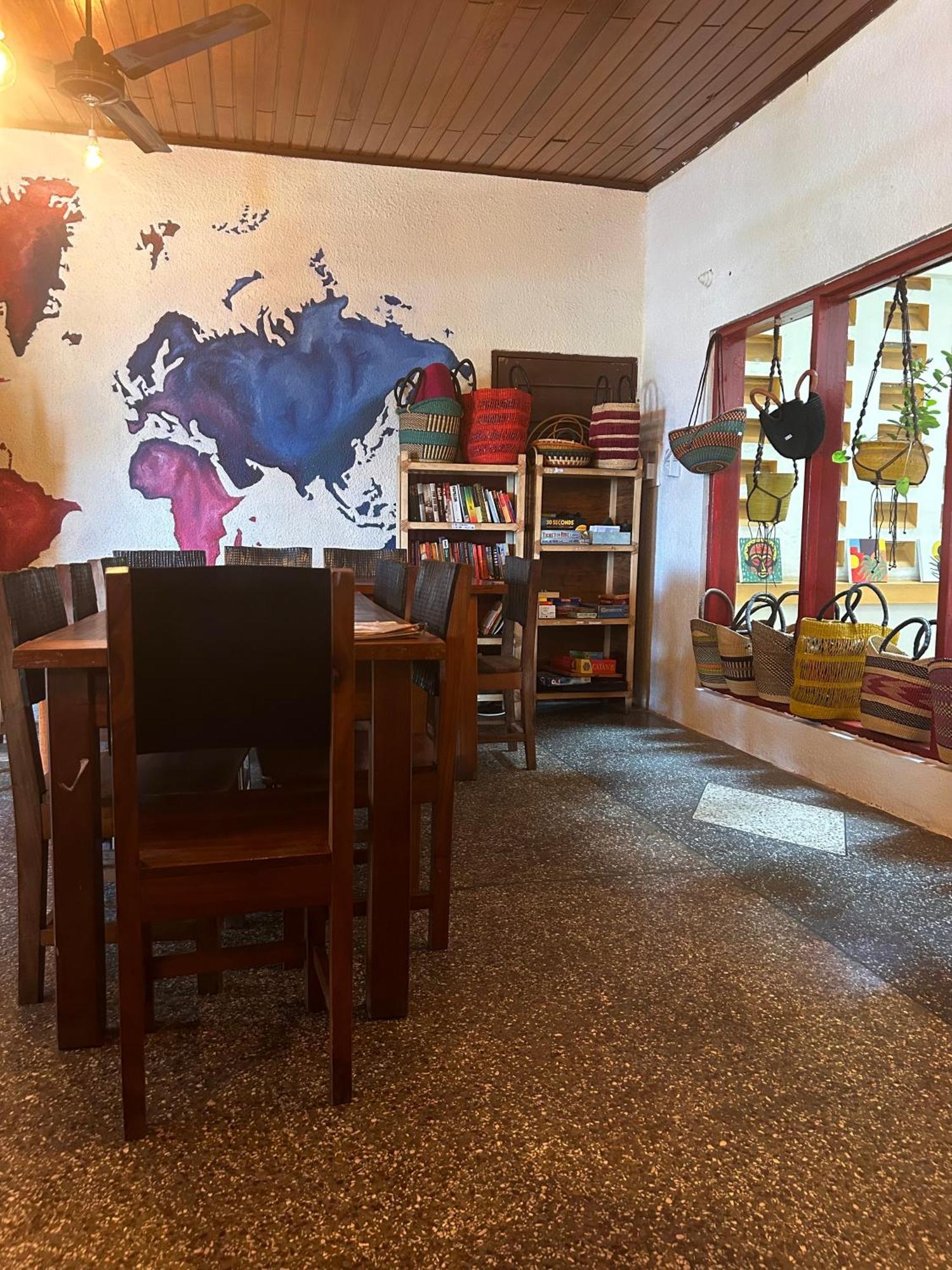 קומסי Tumi Hostel מראה חיצוני תמונה