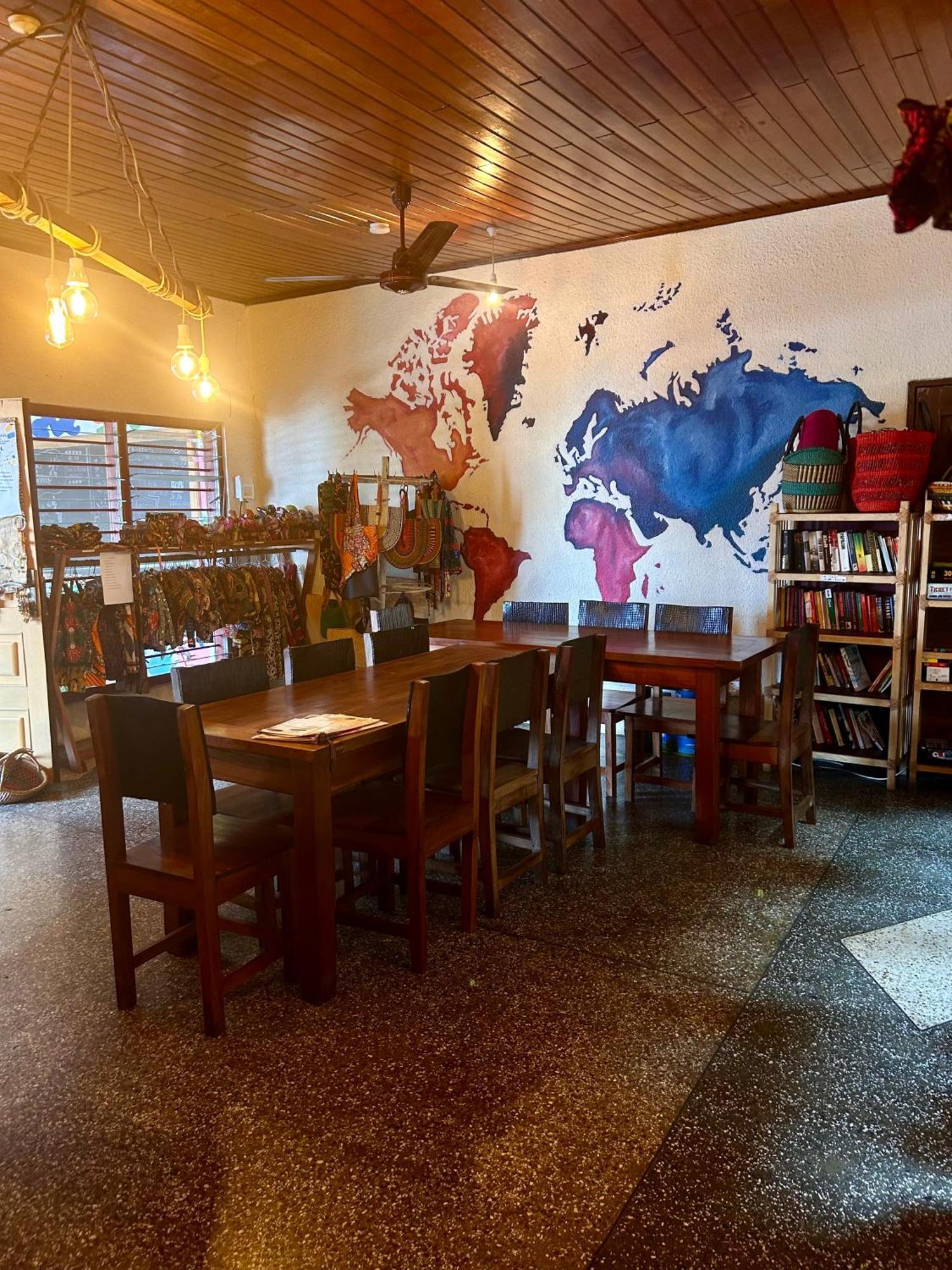 קומסי Tumi Hostel מראה חיצוני תמונה