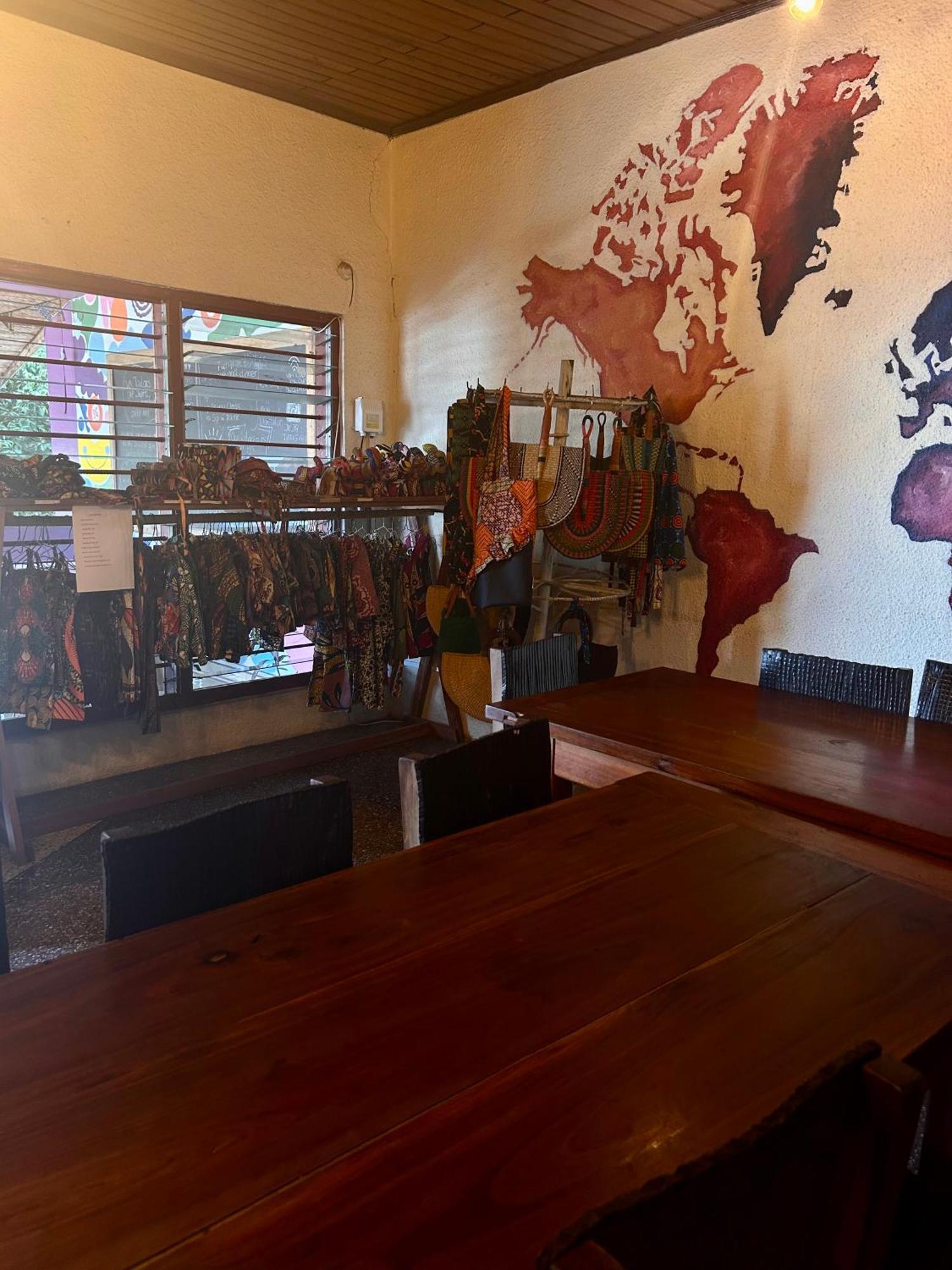 קומסי Tumi Hostel מראה חיצוני תמונה